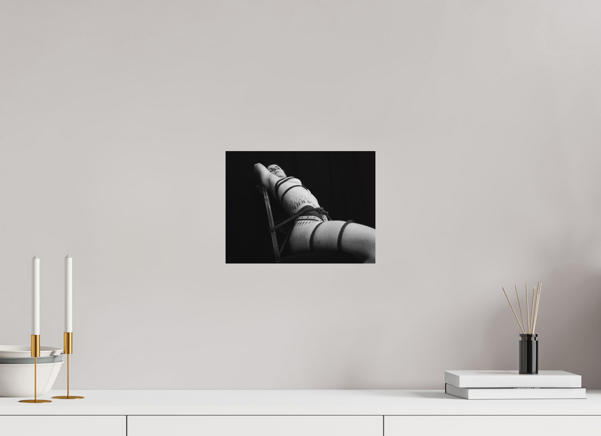 28 x 21 cm, Photographie Shibari de LiliSuperFly#1, cordes sur le dos, tirage sur aluminium Dibond